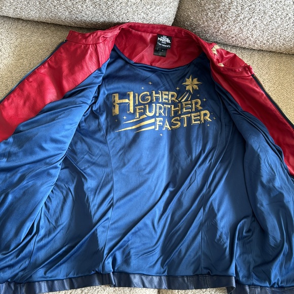 MARVEL CAPTAIN MARVEL BY HWR UNIVERSE faux leather - Picture 7 of 11